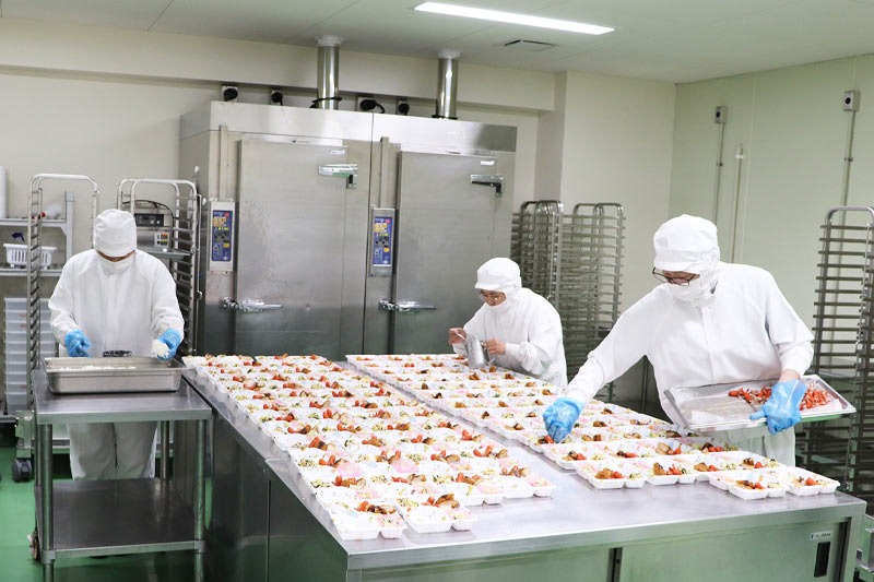 セントラルキッチン方式による安定した食事提供